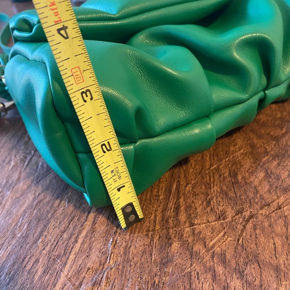 BAG- ZARA shoulder bag. Poofy Green. Long shoulder and poofy handle straps. - Picture 8 of 10